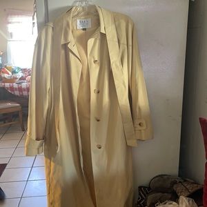 Saka fifth avenue yellow trench coat